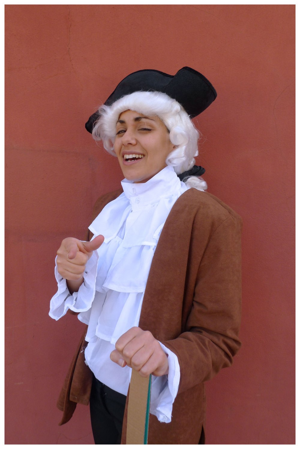 joseph-ducreux-rap-meme-costume-main